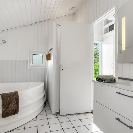 Сasa de vacaciones Henri - 1-2km From The Sea By Interhome *